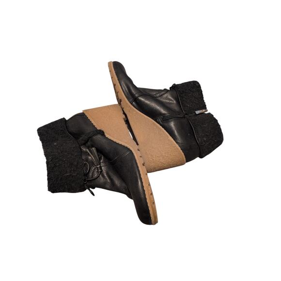 GH Bass & Co Carol Booties Size 10 Black Faux Fur Wedge Zip Up Fair Condition - Picture 3 of 5